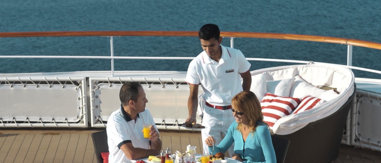 Outdoor dining at the buffet restaurant La Boussole