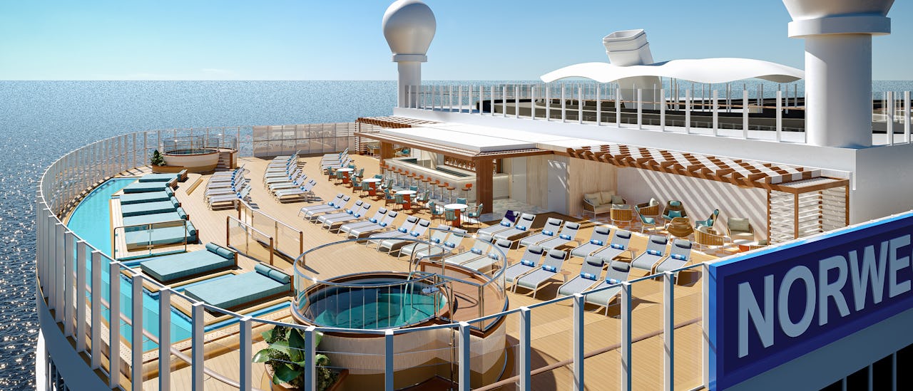 The popular Spice H2O now features infinity pools, plush seating, and a well-stocked bar!