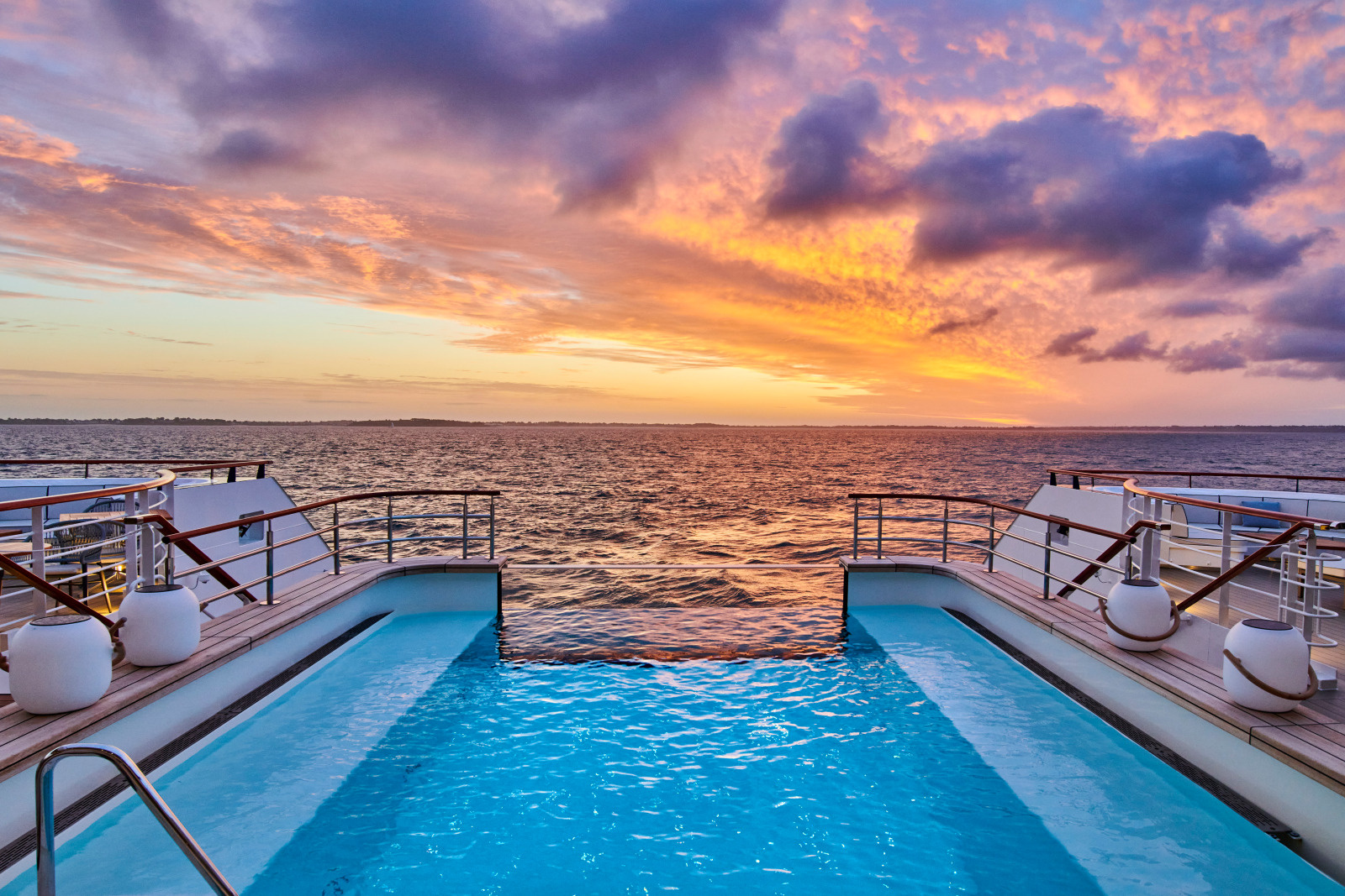 The aft infinity pool